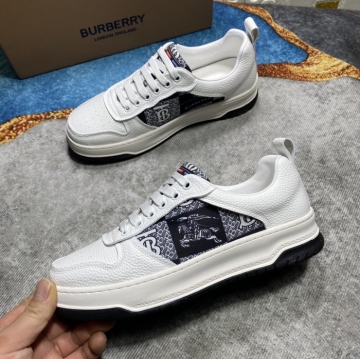BURBERRY スニーカー冬の寒さ対策！防寒仕様のアンクルブーツ  