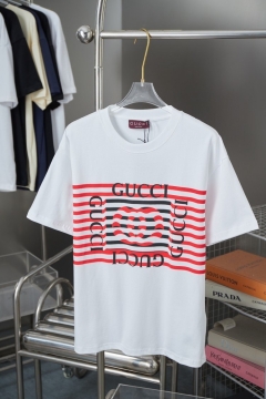  GUCCIグッチ 2025新作   ラウンドネック 半袖Tシャツ   ステートメント