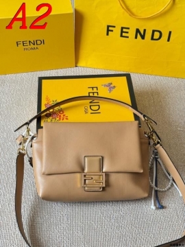 2025 クール ショルダーバッグ/ハンドバッグ FENDI  フェンデイ   30CM