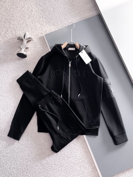 2025FW 秋の空気感を纏う軽やかさ モンクレール トップスボトムスセット