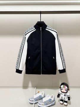 2025新品 グッチ コート ユニーク  