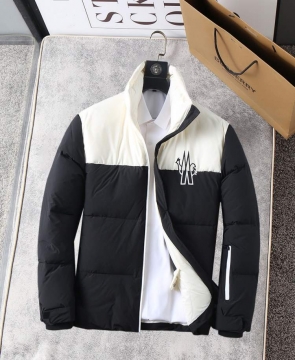 2025 モンクレール 数量限定 メンズ ダウンジャケット 腰の括れ