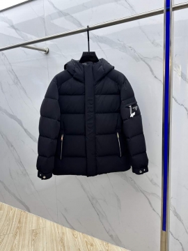 2025 プラダ 特価 ダウンプレミアムダウンジャケット 撥水、透湿機能があり