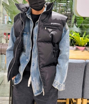 2025 プラダ 季節限定 ダウンプレミアムダウンジャケット 上品 极品