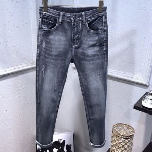 FENDIデニムパンツ サイズ着こなし 激安2020春夏フェンデイ スーパーコピージーンズ ゆるさがかわいい人気新品
