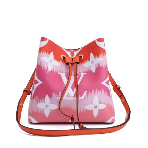 通勤通学どちらでも使え ルイ ヴィトン LOUIS VUITTON 限定アイテムが登場 レディースバッグ
