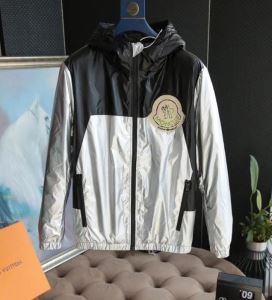 2020年秋冬コレクションを展開中 MONCLER ダウンジャケット 極上の暖かさと軽さ モンクレール 軽量ジャケット 2色可選