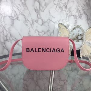 上品に着こなせ 3色可選 バレンシアガ BALENCIAGA 注目を集めてる レディースバッグ 海外限定ライン