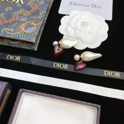 ピアス DIOR ディオール 今年も人気 ピアス