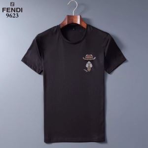 普段使いにも最適なアイテム 2色可選 半袖Tシャツ 人気の高いブランド フェンディ FENDI